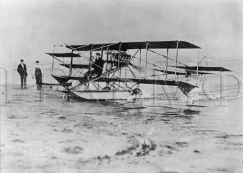 1912 г. Фотографические снимки к отчёту о второй воздухоплавательной выставки от начальника 2-й минной дивизии Балтийского флота. Ф. 418. Оп. 1. Д. 48. Л.190б.